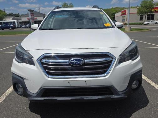 Crystal White Pearl 2019 Subaru Outback 2.5i Premium