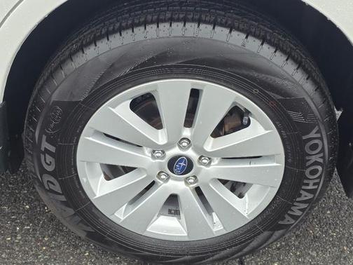 Crystal White Pearl 2019 Subaru Outback 2.5i Premium