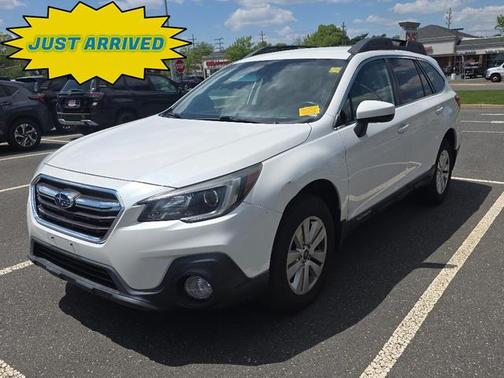 Crystal White Pearl 2019 Subaru Outback 2.5i Premium