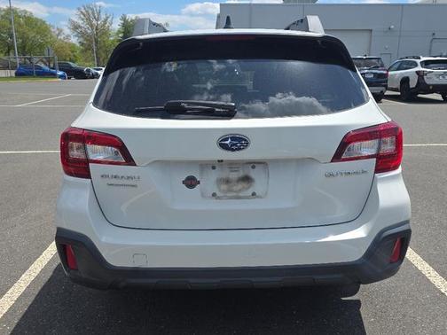 Crystal White Pearl 2019 Subaru Outback 2.5i Premium
