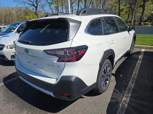 Crystal White Pearl 2024 Subaru Outback Limited