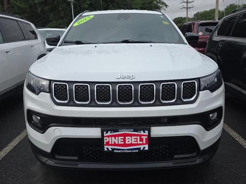 Bright White Clearcoat 2023 Jeep Compass Latitude Lux