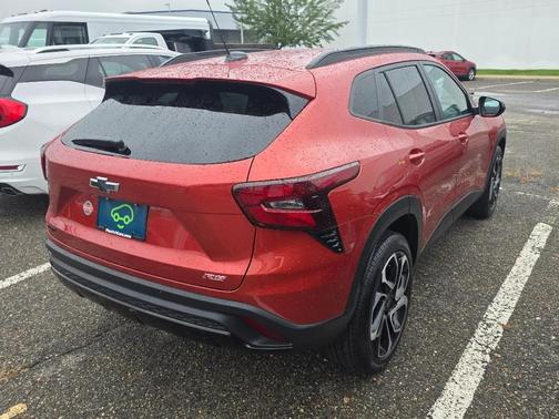 Cayenne Orange Metallic 2024 Chevrolet Trax FWD 2RS