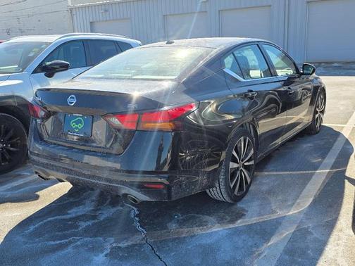 2022 Nissan Altima SR FWD