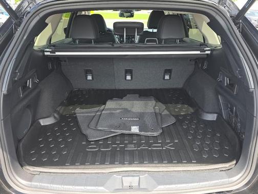 Crystal Black Silica 2024 Subaru Outback Touring