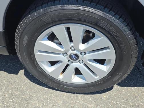 Ice Silver Metallic 2019 Subaru Outback 2.5i