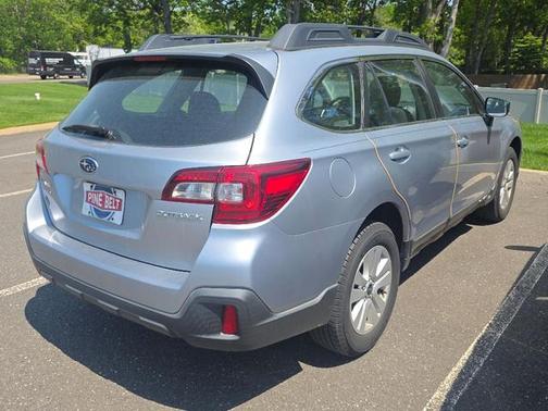 Ice Silver Metallic 2019 Subaru Outback 2.5i