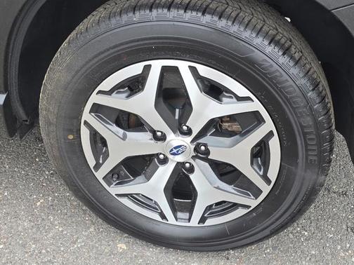 Crystal Black Silica 2024 Subaru Forester Premium