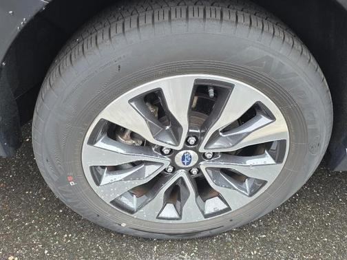 Crystal Black Silica 2024 Subaru Outback Touring XT