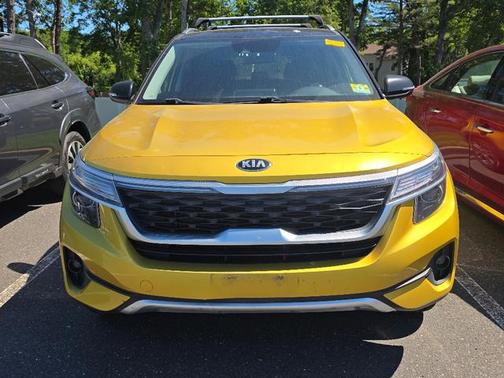 Starbright Yellow/Black Roof 2021 Kia Seltos S