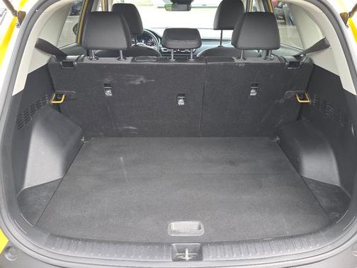 Starbright Yellow/Black Roof 2021 Kia Seltos S