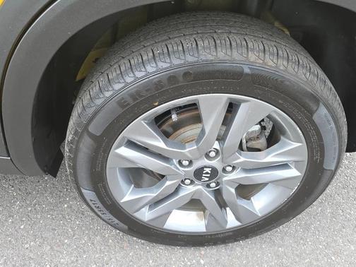 Starbright Yellow/Black Roof 2021 Kia Seltos S