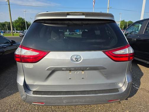 2016 Toyota Sienna L