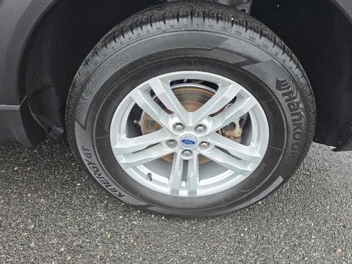 Star White Metallic Tri-Coat 2024 Ford Explorer XLT