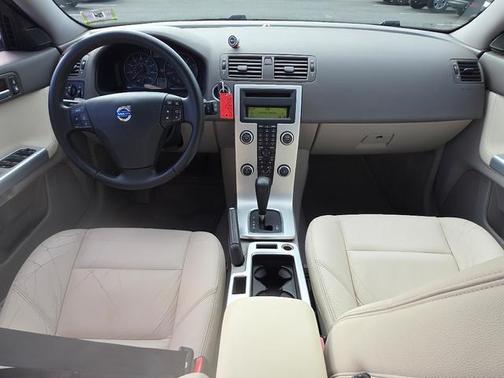 Titanium Gray Metallic 2011 Volvo V50 T5