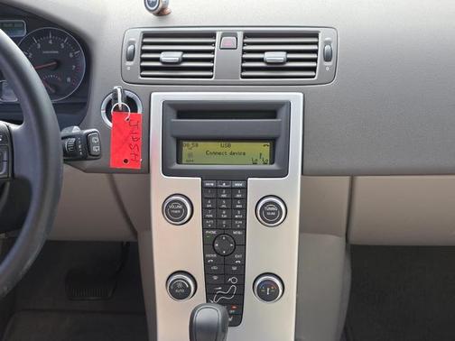 Titanium Gray Metallic 2011 Volvo V50 T5