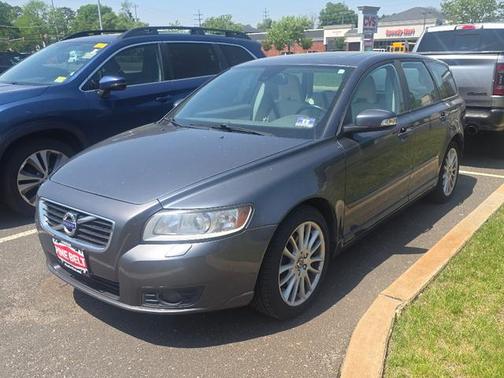 Titanium Gray Metallic 2011 Volvo V50 T5