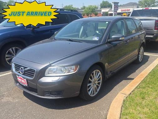 Titanium Gray Metallic 2011 Volvo V50 T5