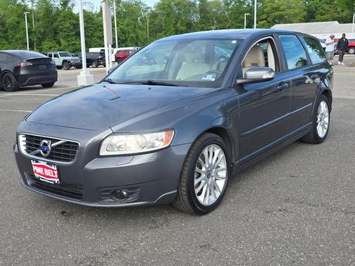 Titanium Gray Metallic 2011 Volvo V50 T5