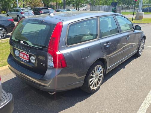 Titanium Gray Metallic 2011 Volvo V50 T5