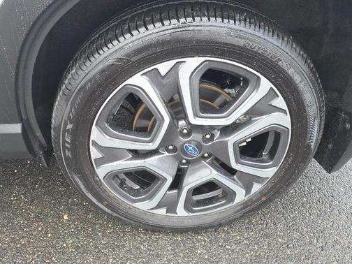 Crystal White Pearl 2025 Subaru Ascent Limited 7-Passenger