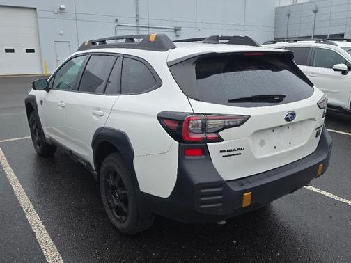 Crystal White Pearl 2024 Subaru Outback Wilderness