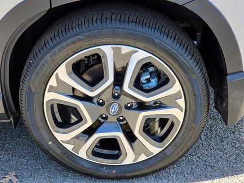 Ice Silver Metallic 2026 Subaru Ascent Limited 7-Passenger