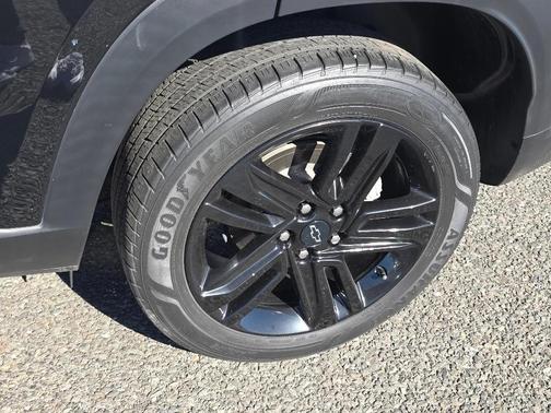 Mosaic Black Metallic 2024 Chevrolet Trax FWD ACTIV