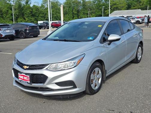 Silver Ice Metallic 2018 Chevrolet Cruze LS