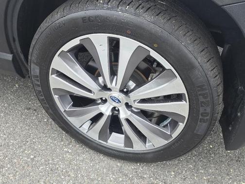 Crystal White Pearl 2022 Subaru Ascent Limited 7-Passenger