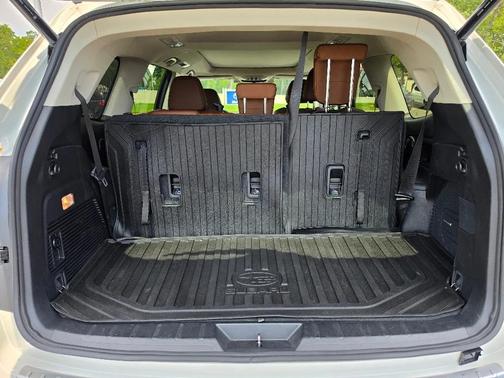 Crystal White Pearl 2021 Subaru Ascent Touring 7-Passenger