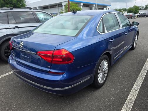 2016 Volkswagen Passat 1.8T SE