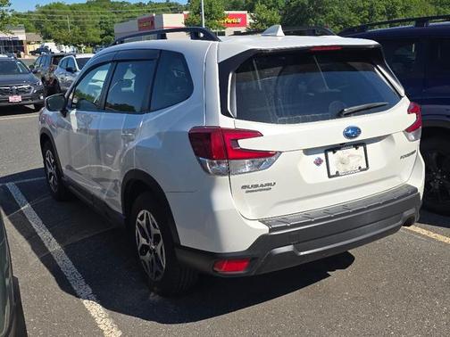 Crystal White Pearl 2023 Subaru Forester Premium