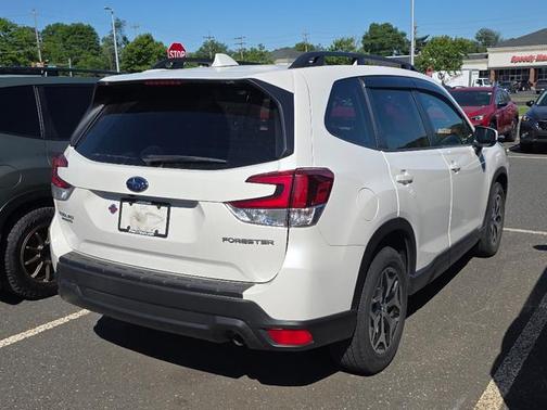 Crystal White Pearl 2023 Subaru Forester Premium