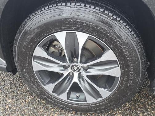 Celestial Silver Metallic 2021 Toyota Highlander XLE