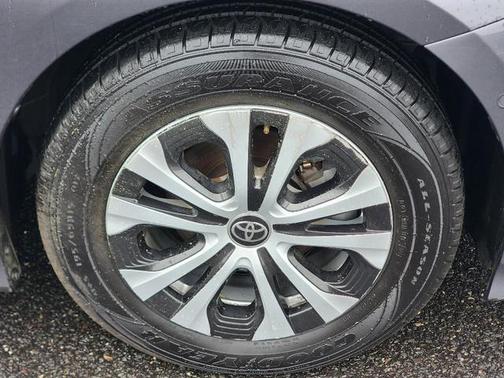 2022 Toyota Prius LE