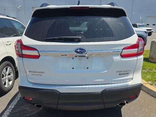 Crystal White Pearl 2022 Subaru Ascent Touring 7-Passenger
