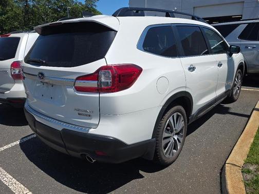 Crystal White Pearl 2022 Subaru Ascent Touring 7-Passenger