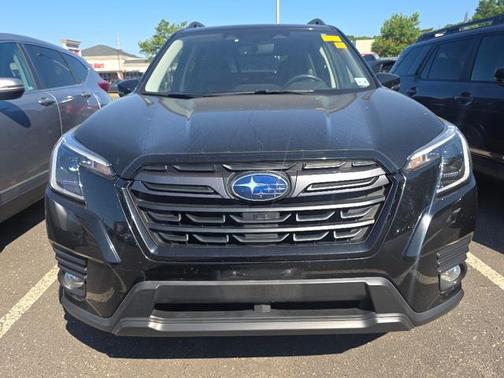 Crystal Black Silica 2023 Subaru Forester Limited