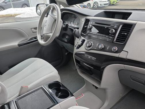 2012 Toyota Sienna 
