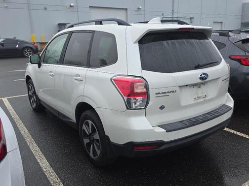 Crystal White Pearl 2017 Subaru Forester 2.5i Premium
