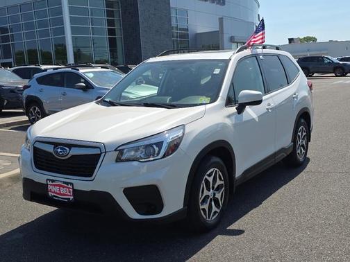 Crystal White Pearl 2019 Subaru Forester Premium