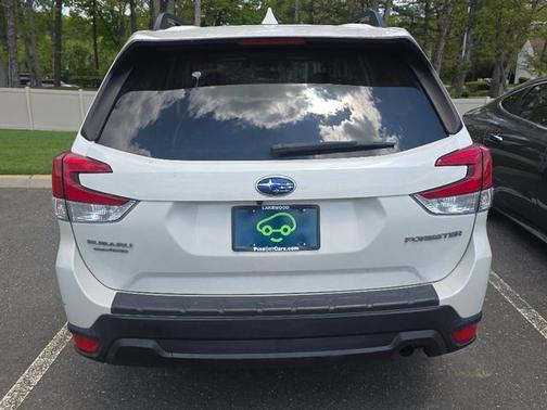Crystal White Pearl 2019 Subaru Forester Premium