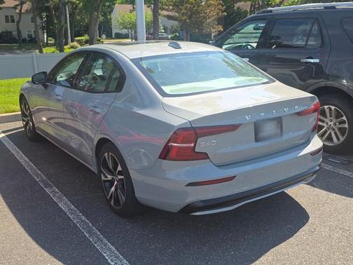 Vapour Grey Metallic 2024 Volvo S60 B5 Plus Dark Theme