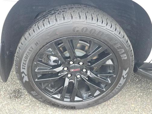 White Frost Tricoat 2024 GMC Yukon Denali