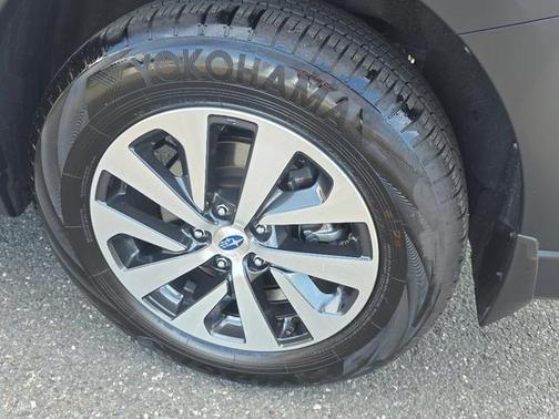 Crystal White Pearl 2023 Subaru Outback Premium