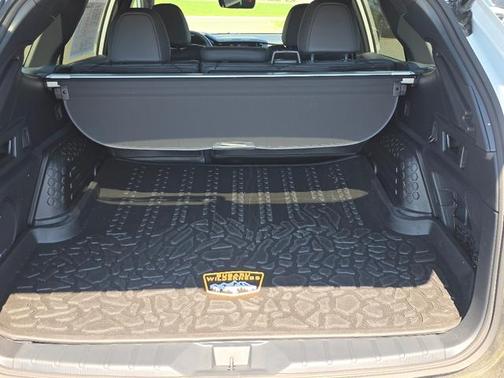 Crystal White Pearl 2025 Subaru Outback Wilderness