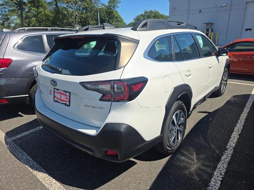Crystal White Pearl 2023 Subaru Outback Base