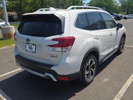 Crystal White Pearl 2022 Subaru Forester Touring
