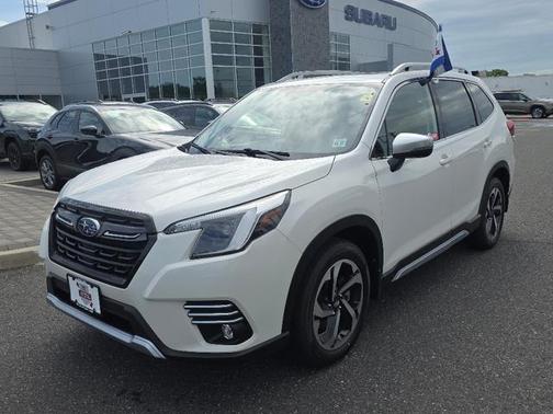 Crystal White Pearl 2022 Subaru Forester Touring